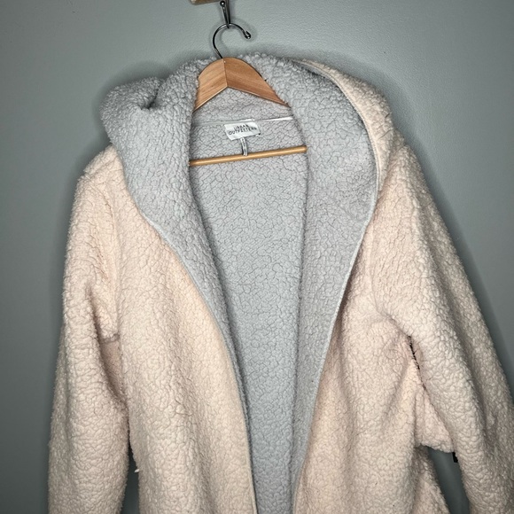 Urban Outfitters Reversible Sherpa Jacket - Picture 4 of 10